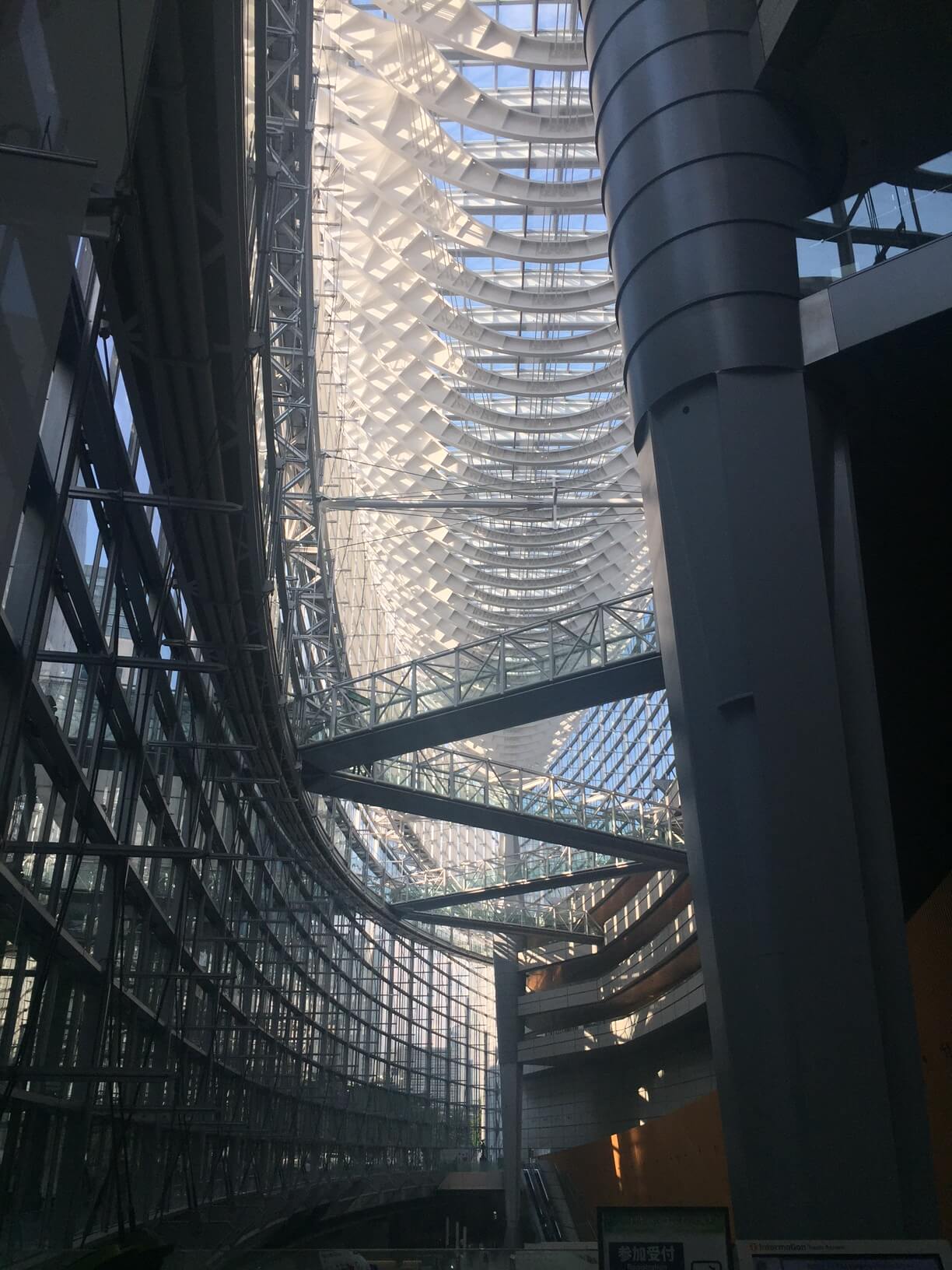 la splendida architettura del Tokyo International forum